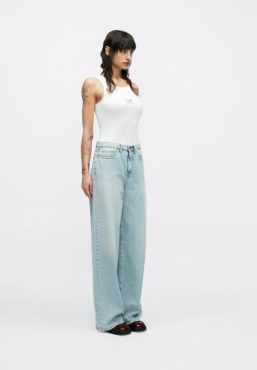 Прямые джинсы