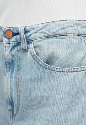 Прямые джинсы