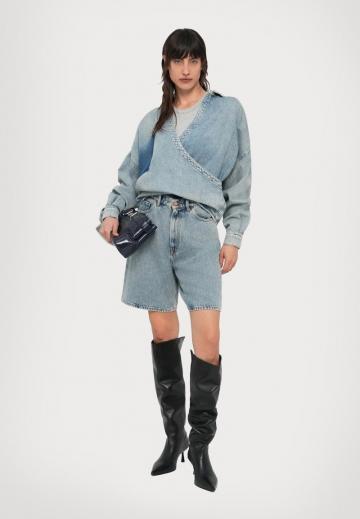 Джинсовая куртка