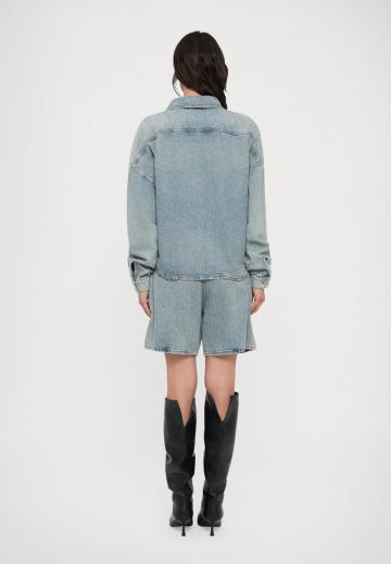 Джинсовая куртка