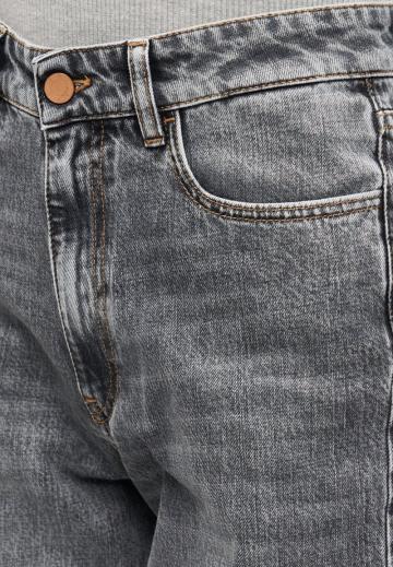 Короткие джинсы