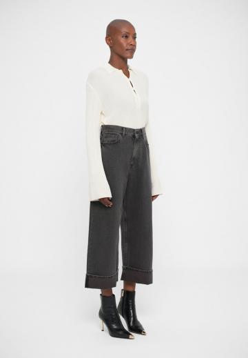 Короткие джинсы