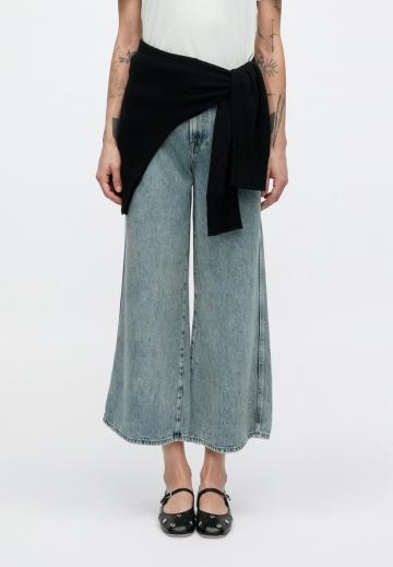 Короткие джинсы