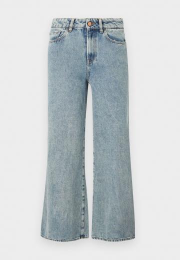 Короткие джинсы