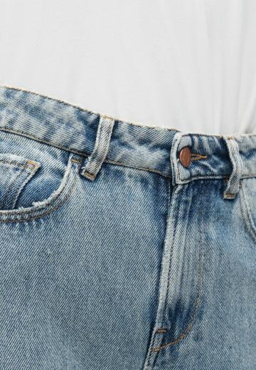 Короткие джинсы