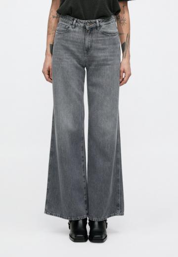 Клешеные джинсы