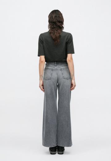 Клешеные джинсы