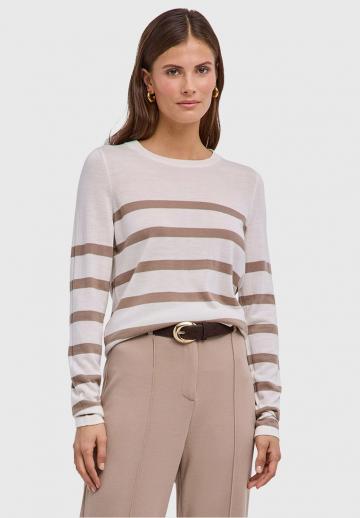Пуловер в полоску