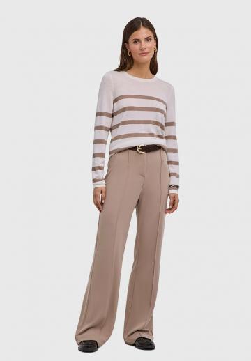 Пуловер в полоску