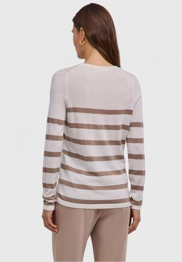 Пуловер в полоску