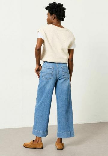 Короткие джинсы