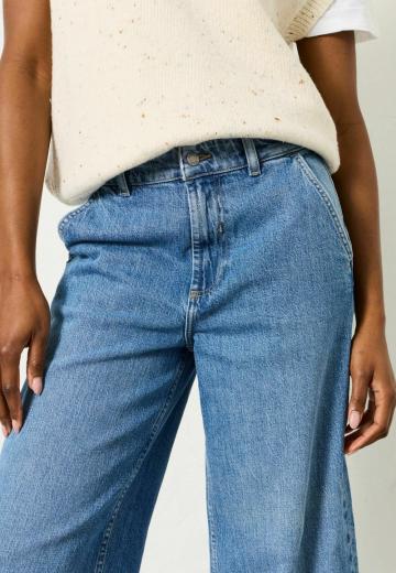 Короткие джинсы