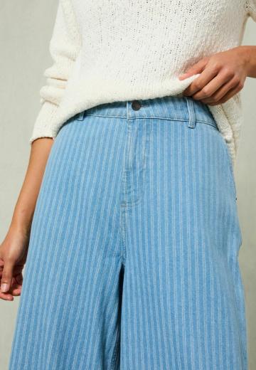 Короткие джинсы