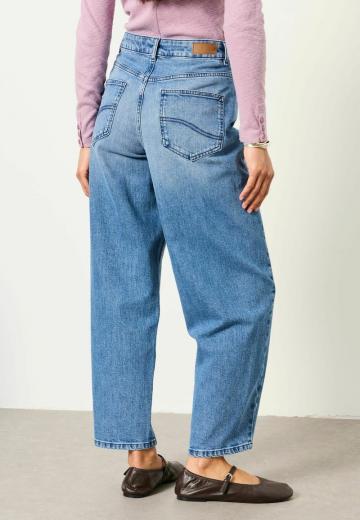 Прямые джинсы