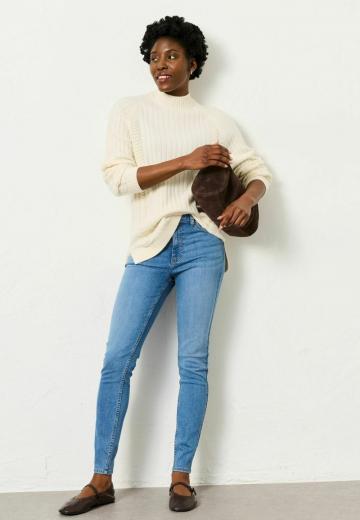 Узкие джинсы