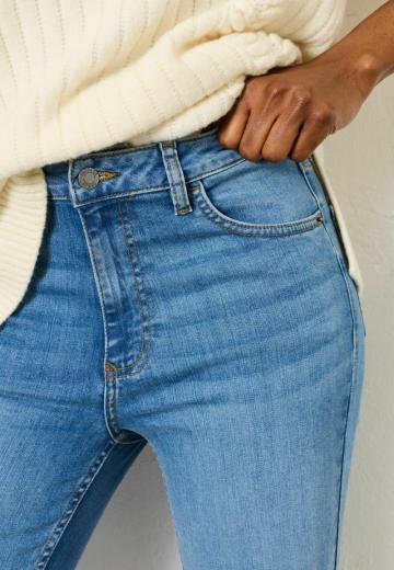 Узкие джинсы