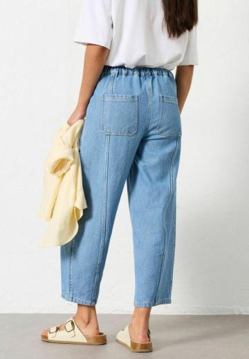 Короткие джинсы