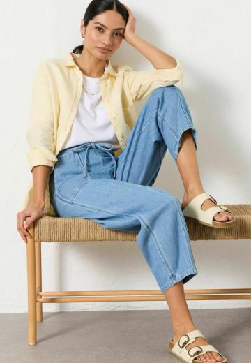 Короткие джинсы