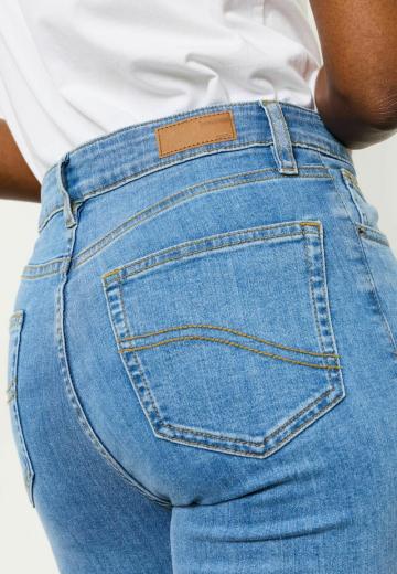 Короткие джинсы