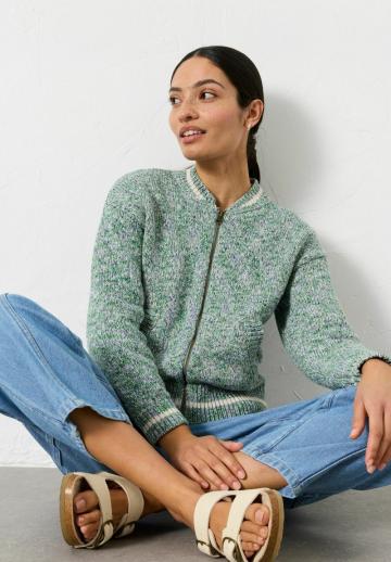 Жаккардовая вязаная кофта