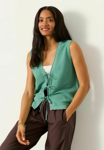 Джинсовая жилетка