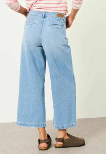 Короткие джинсы