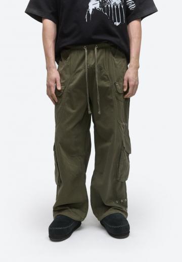 Брюки с накладными карманами