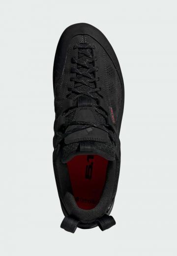 Теннисные кроссовки