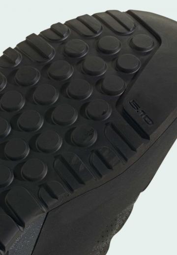 Теннисные кроссовки