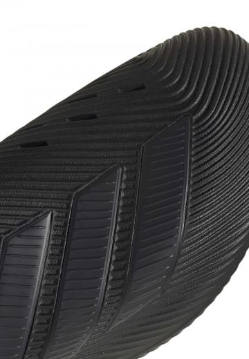 Походные кроссовки