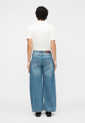 Прямые джинсы