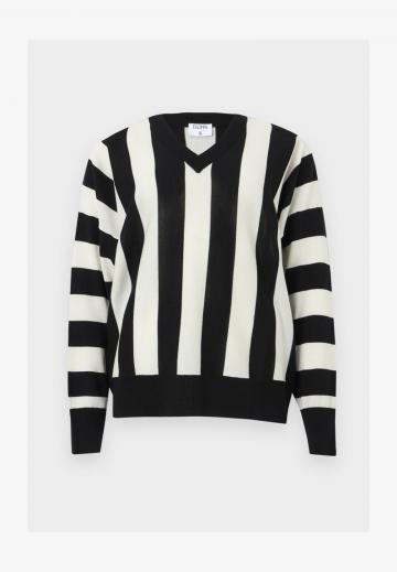 Пуловер в полоску