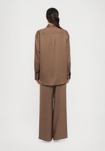 Атласная блузка