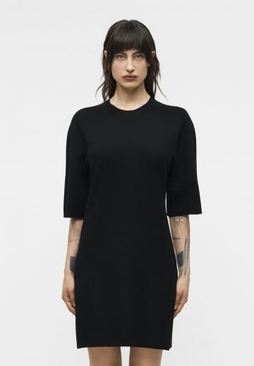 Вязаное платье