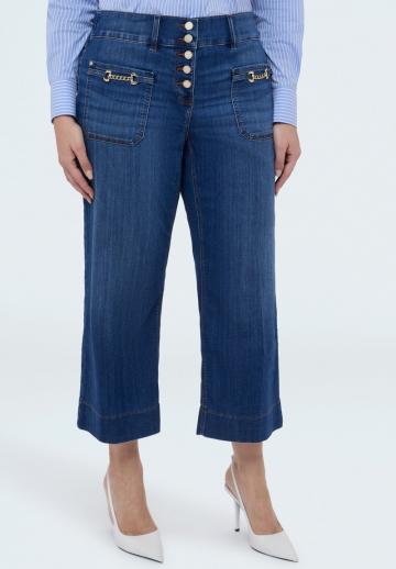 Короткие джинсы