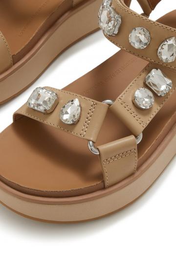 Босоножки на танкетке