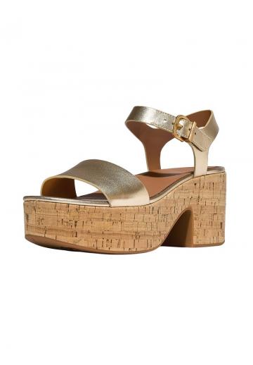 Босоножки на танкетке