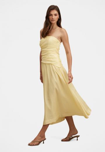 Платье без бретелек