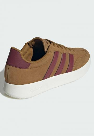 Теннисные кроссовки