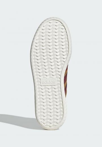 Теннисные кроссовки