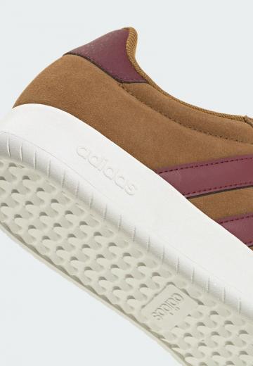 Теннисные кроссовки