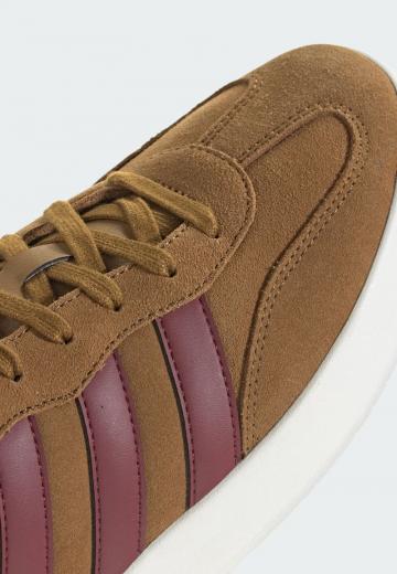 Теннисные кроссовки