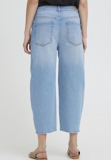 Короткие джинсы