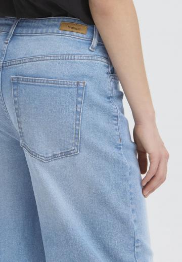 Короткие джинсы