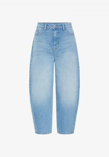 Короткие джинсы