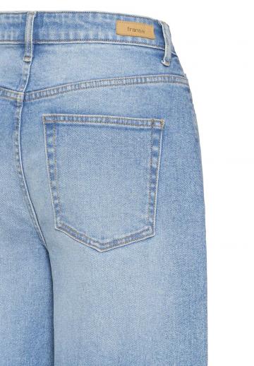 Короткие джинсы