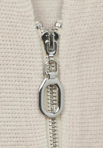 Пуловер с вырезом V