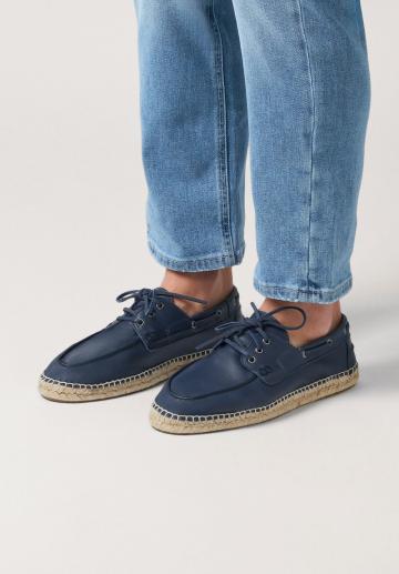 Ботинки на шнуровке