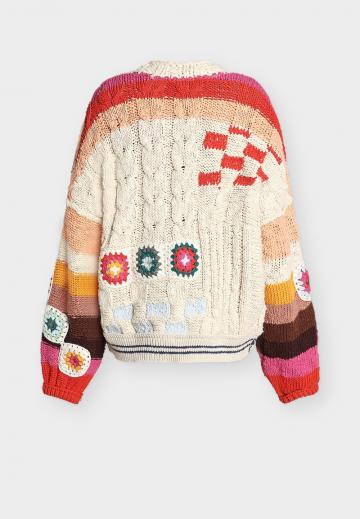 Жаккардовая вязаная кофта