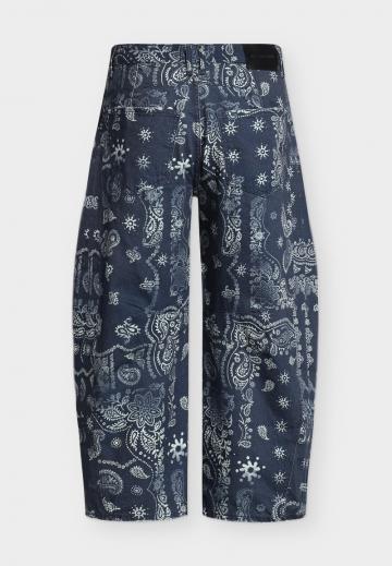 Свободные джинсы